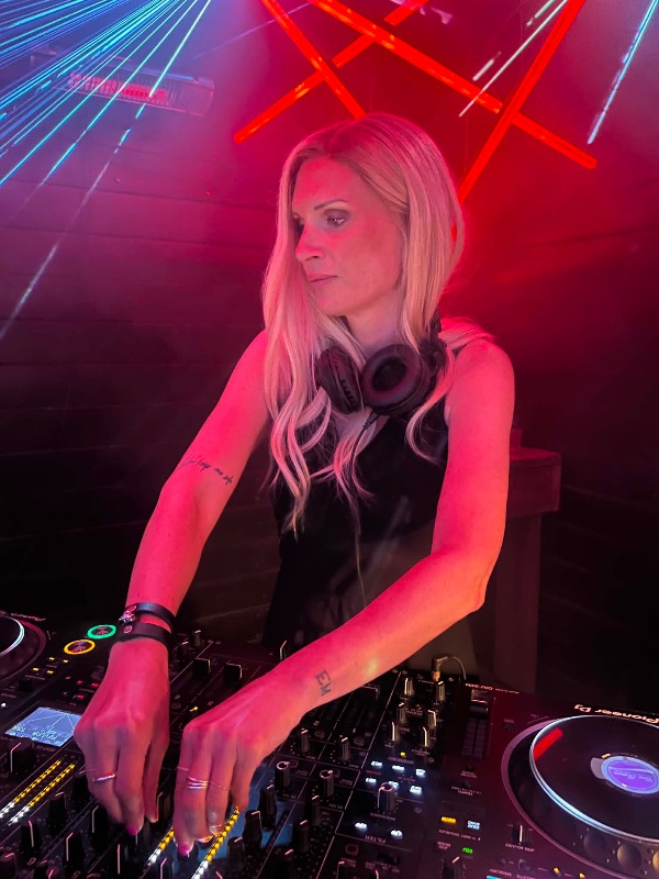 Emilie - DJ i Stockholm