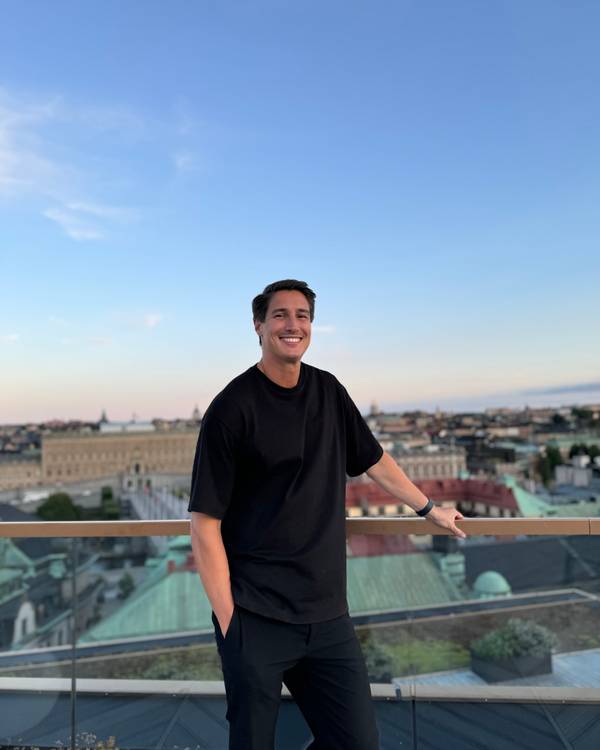 Alexander Bouzi - DJ i Stockholm