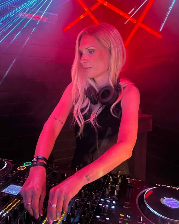 Emilie - DJ i Stockholm