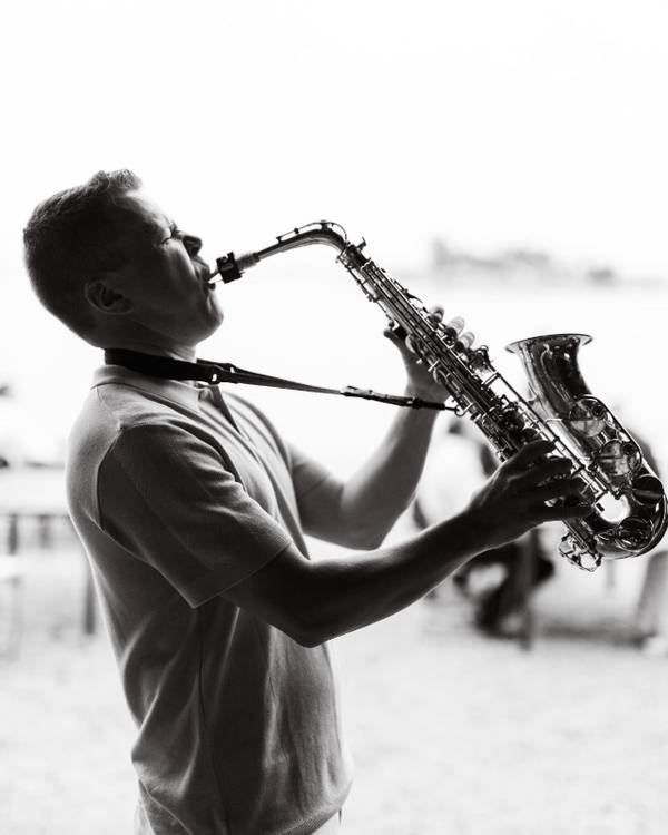 Anton - DJ · Livemusiker · Saxofonist i Helsinki