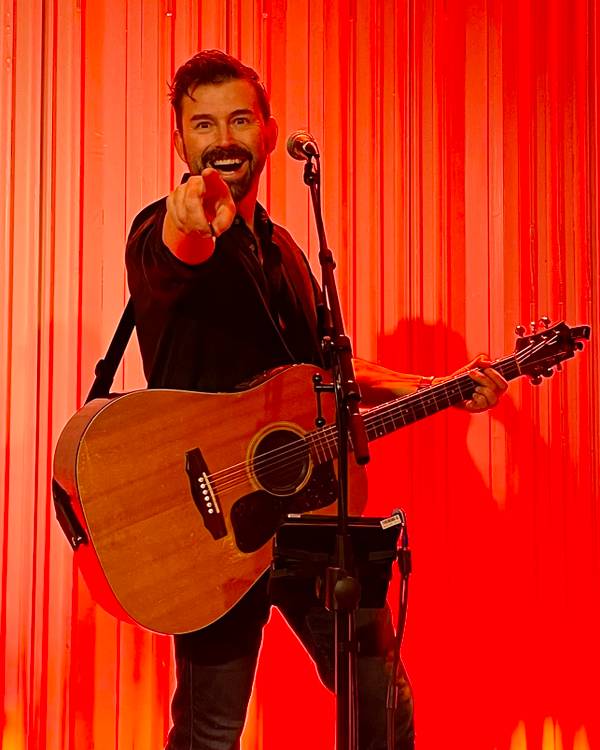 Fredrik Börjesson - Quizmaster · Live artist i Stockholm